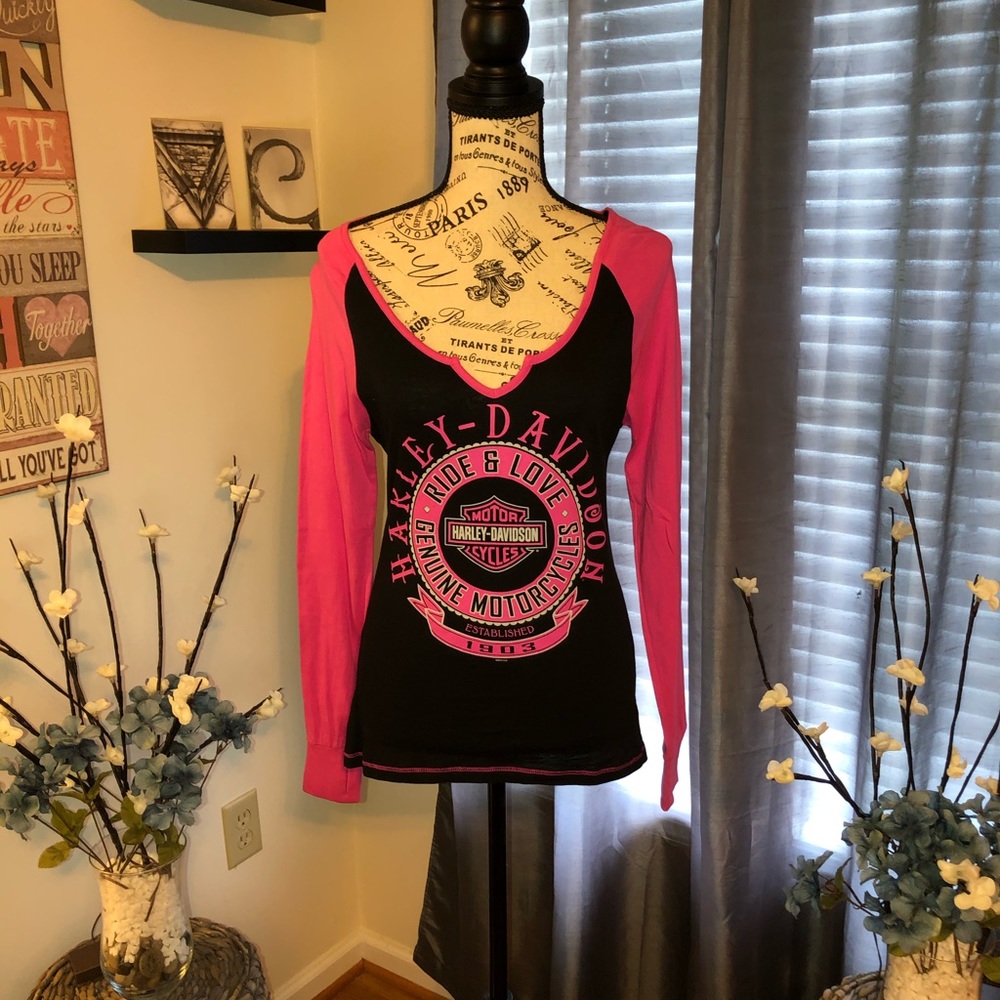 Burnett’s Black and hot pink skull  l/s T-shirt